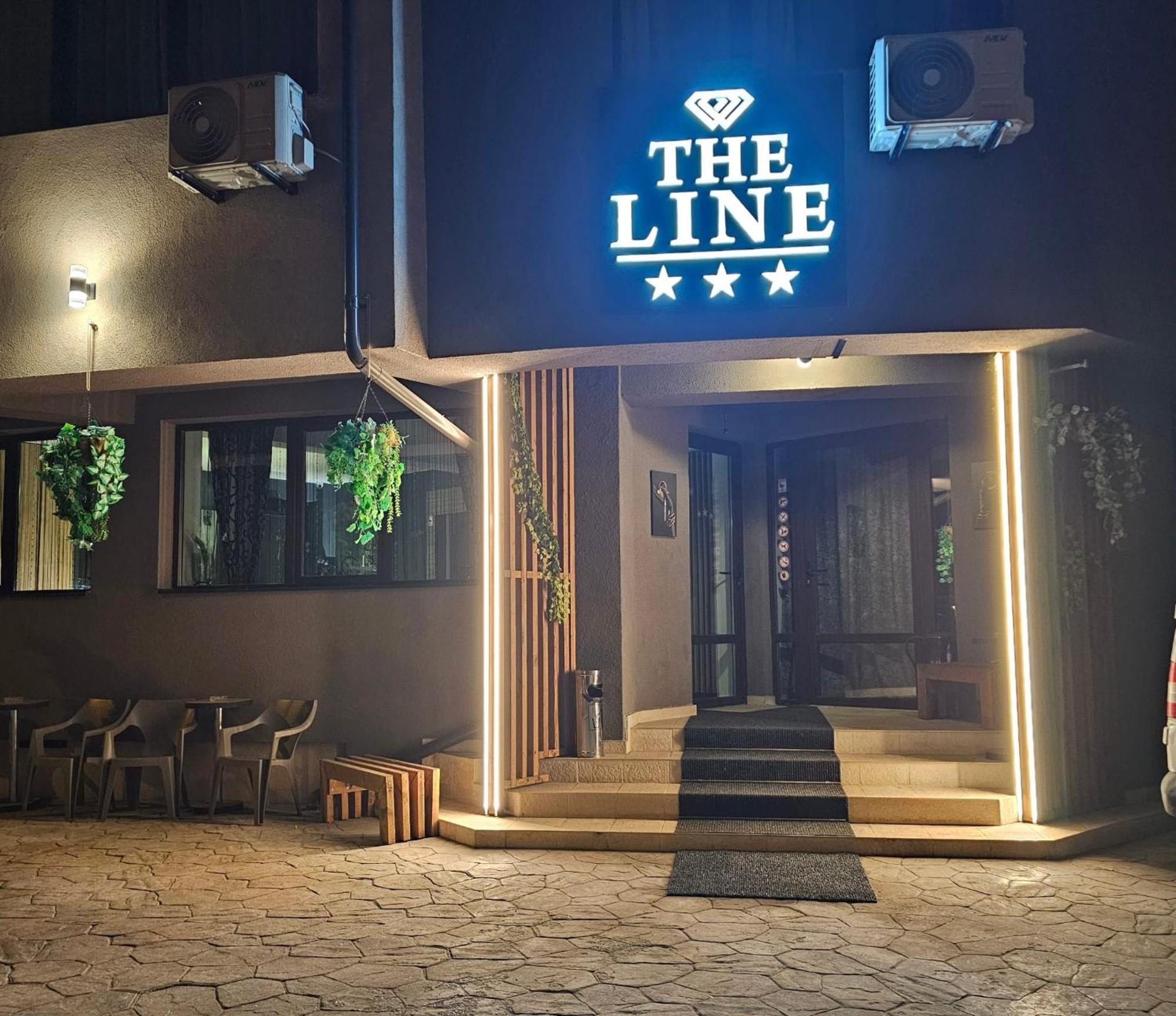 ホテル Theline ブカレスト エクステリア 写真